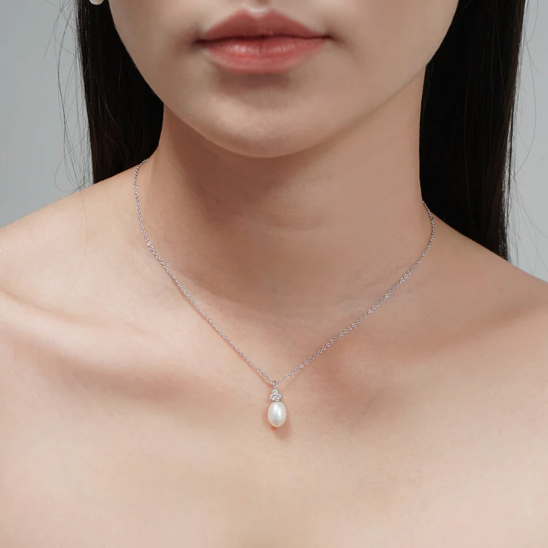 Pearl Pendant Necklaces
